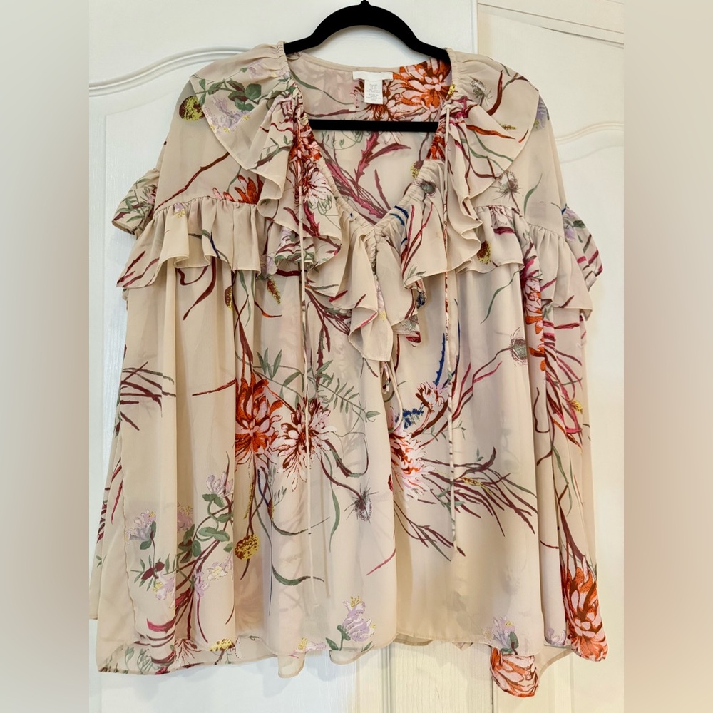 H&M women ruffle floral long sleeve blouse Cream and pink size XS